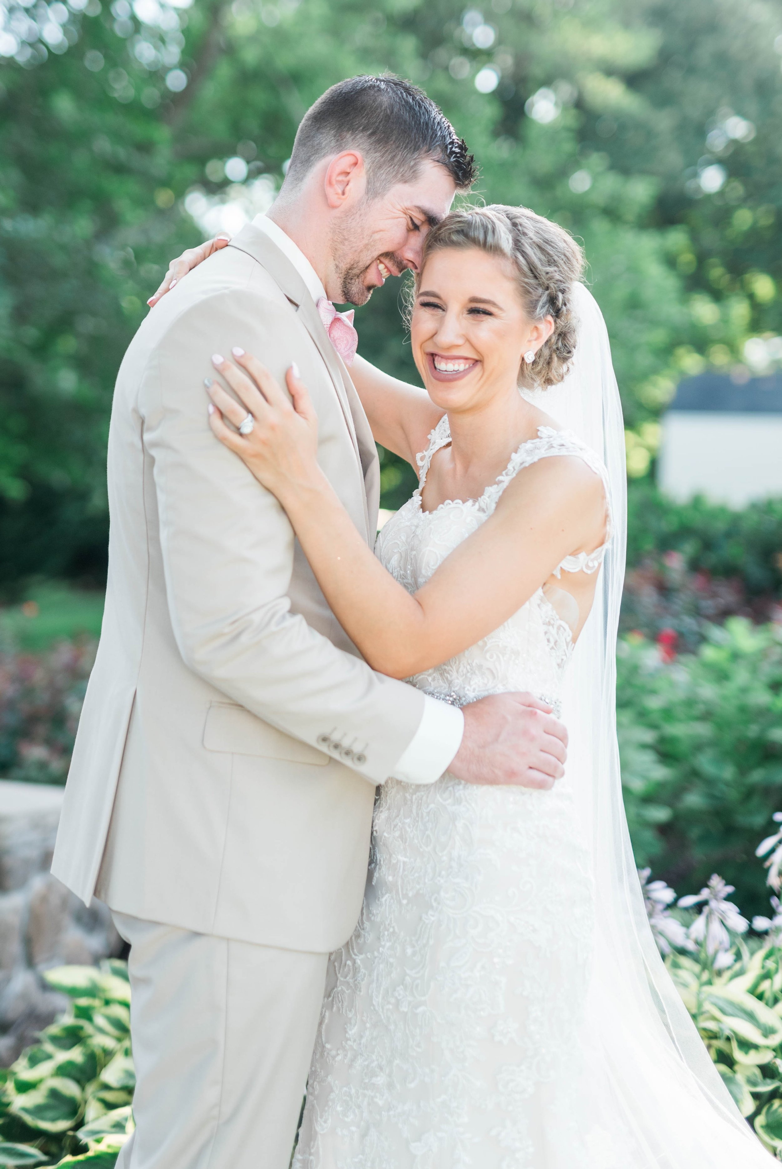 BedfordColumns_EntwinedEvents_Lynchburgwedding_VIrginiaweddingphotographer_ALlisonNIck 8.jpg