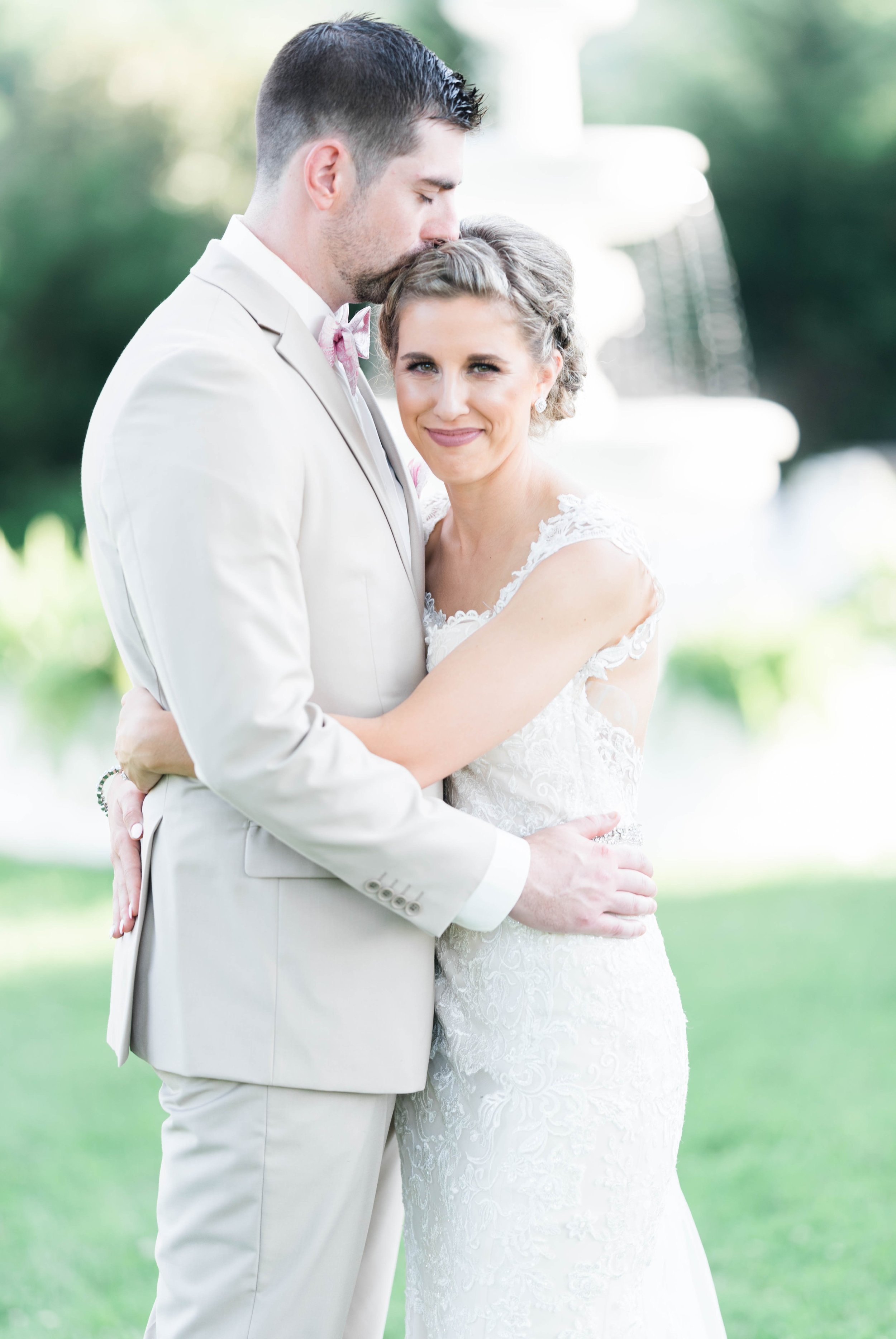 BedfordColumns_EntwinedEvents_Lynchburgwedding_VIrginiaweddingphotographer_ALlisonNIck 11.jpg