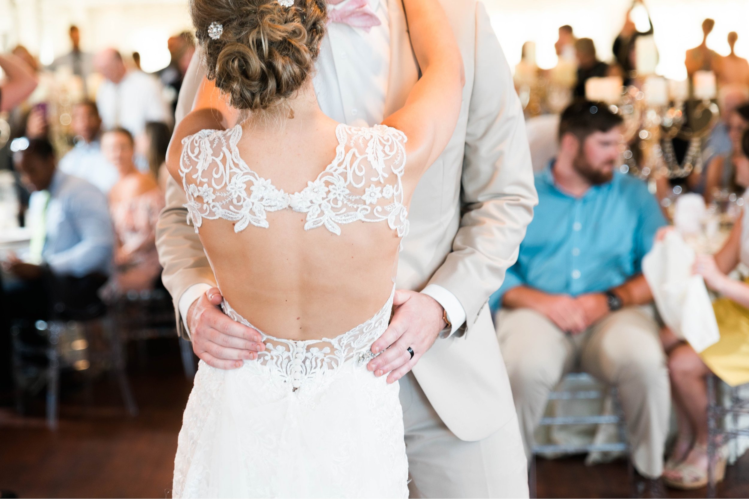 BedfordColumns_EntwinedEvents_Lynchburgwedding_VIrginiaweddingphotographer_ALlisonNIck 12.jpg