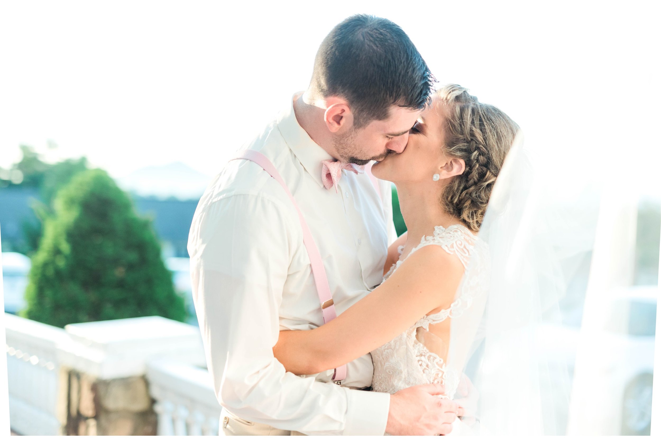 BedfordColumns_EntwinedEvents_Lynchburgwedding_VIrginiaweddingphotographer_ALlisonNIck 16.jpg