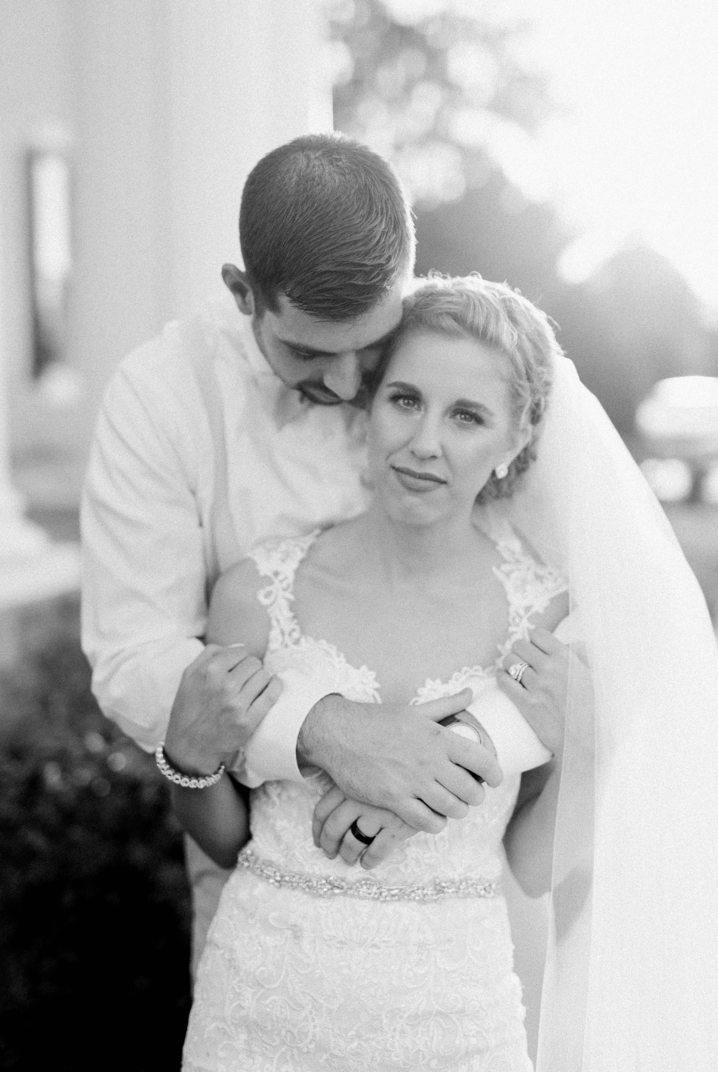 BedfordColumns_EntwinedEvents_Lynchburgwedding_VIrginiaweddingphotographer_ALlisonNIck 21.jpg