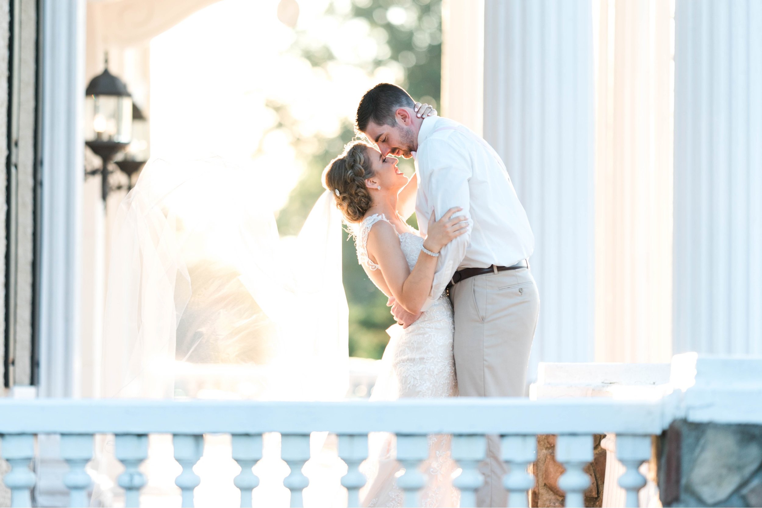 BedfordColumns_EntwinedEvents_Lynchburgwedding_VIrginiaweddingphotographer_ALlisonNIck 27.jpg