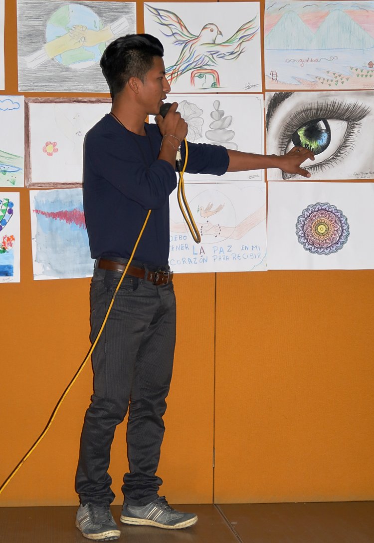 Efraín Presents His Art