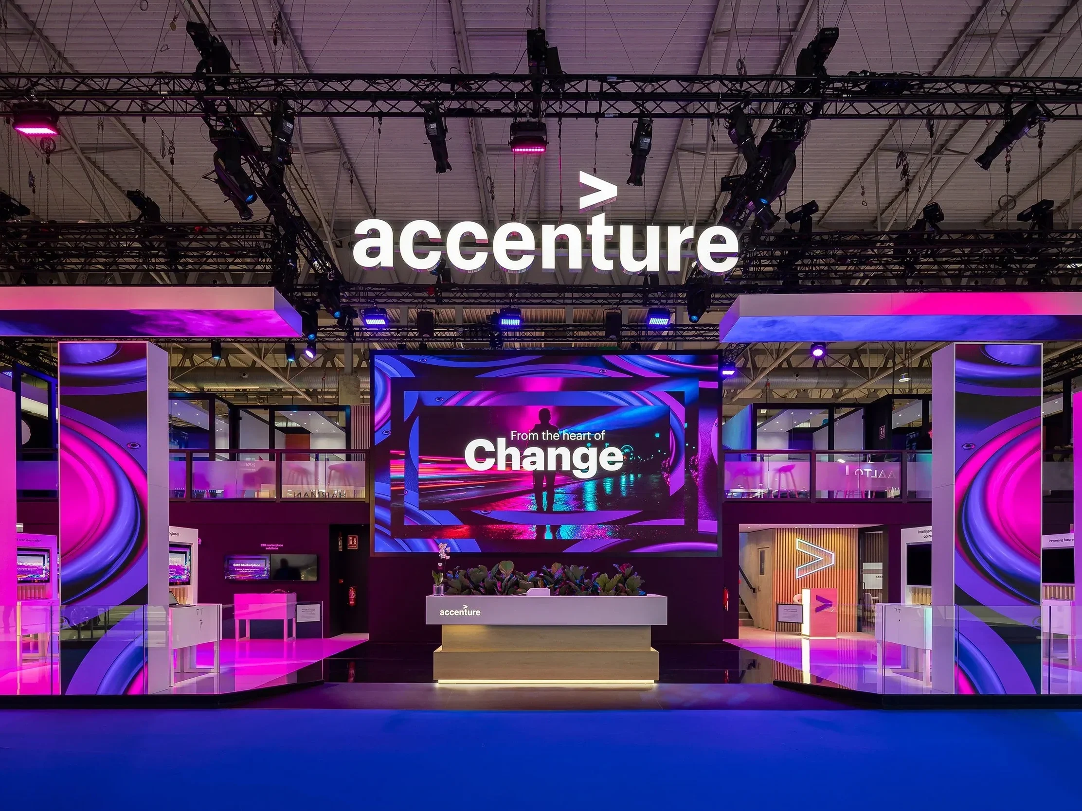 Accenture_MWC23_midres-3.webp