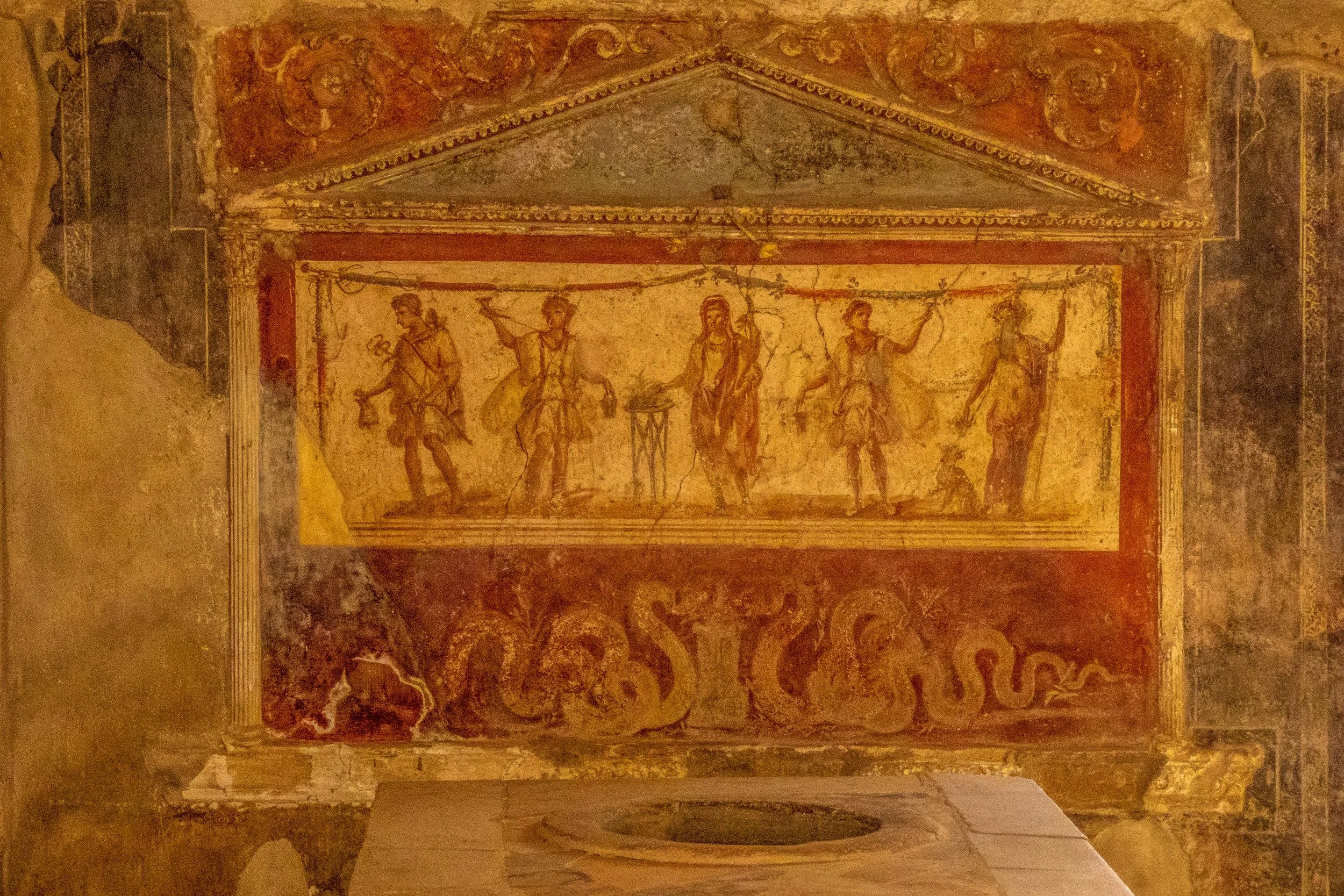 86: ESOTERIC HISTORY: HOSPITALITY IN POMPEII