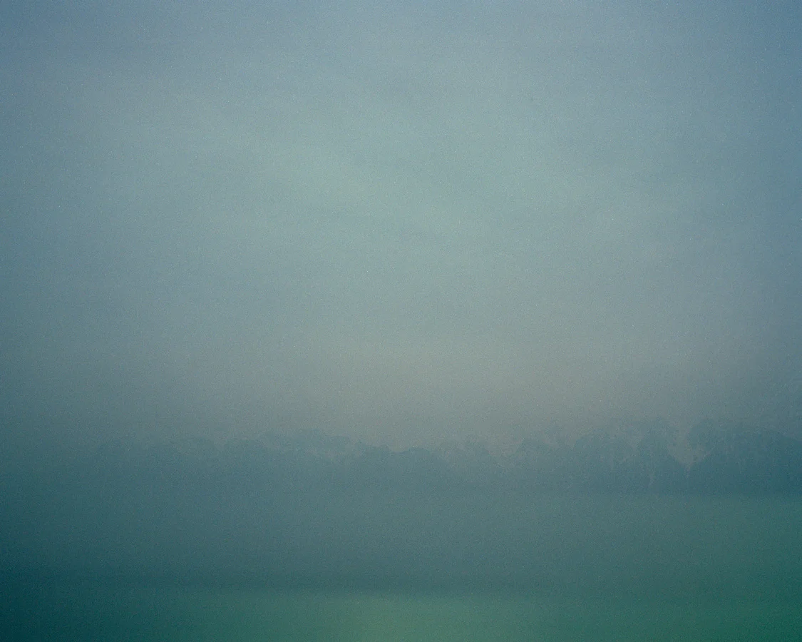 Le lac, les montagnes et le ciel, photographie argentique, 2015.