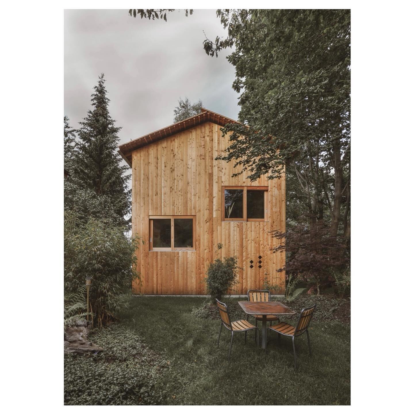 Architecte: @lionelballmer 

#youngarchitect #woodarchitecture #achitecture #archydaily #swissarchitecture #architecturephotography #swissarchitects #wood #smallhouse 

Photographie: @j_u_l_i_e_m_a_s_s_o_n