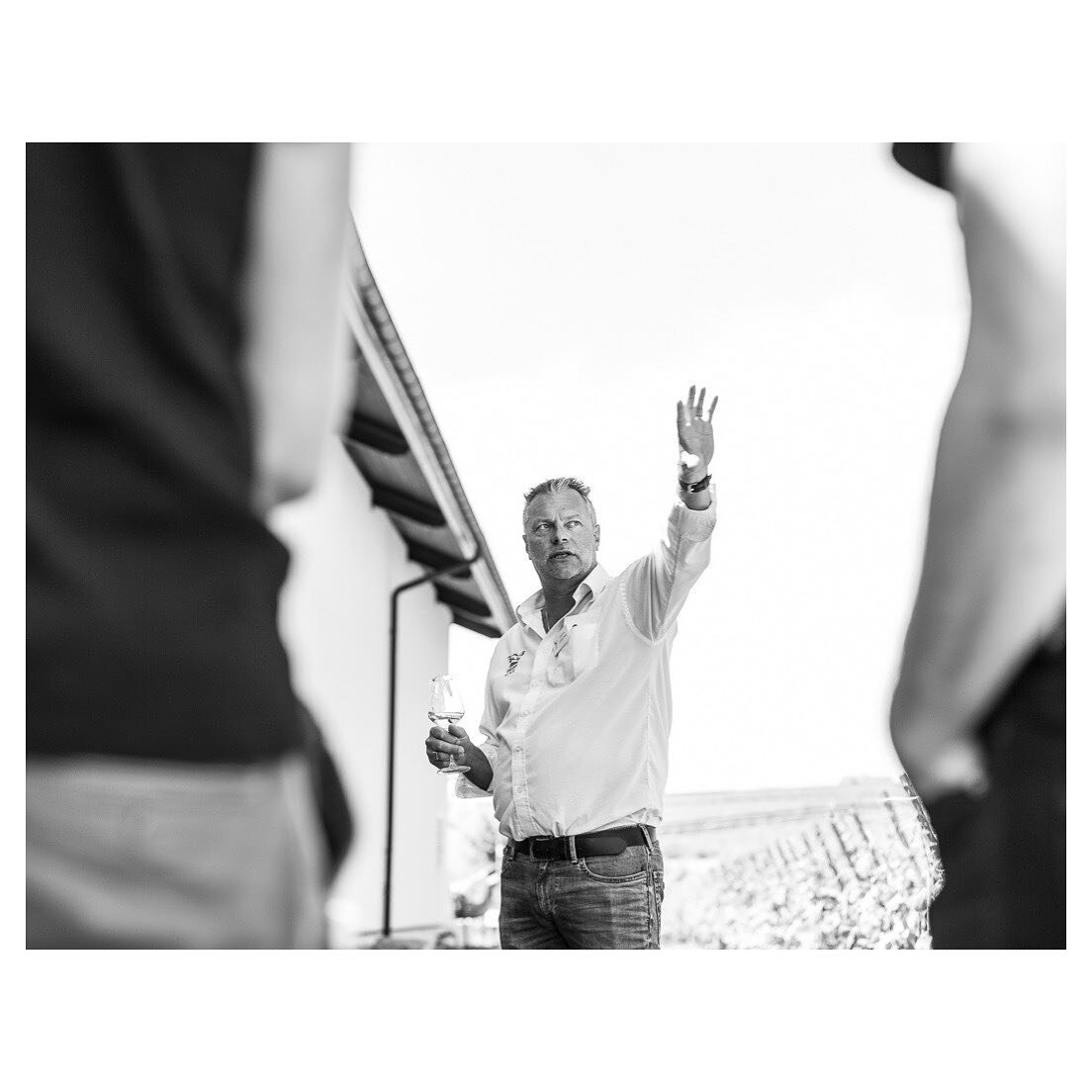 BADOUX-VINS🍇

Patrick, responsable du bureau des ventes et parfois guide des lieux. 📷JulieMasson

#badouxvins#badoutheque#aigle#vinsdaigle#vins#oenotourisme#epicurien#portrait#switzerland🇨🇭