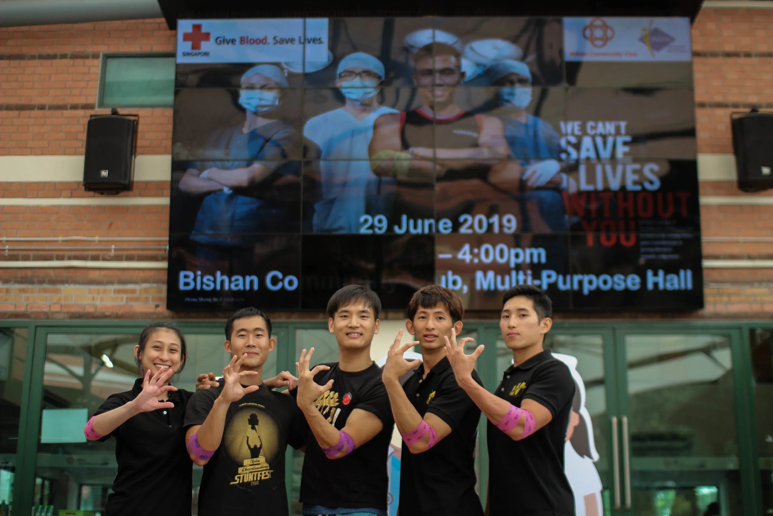 Of all the people that tried to donate blood, only 6 were eligible! From left 1. Zara 2. Yi Sheng 3. Chris 4. Vince 5. Rynell 6. Jasmine Tan (Not in picture) Wildcards salute you heroes!