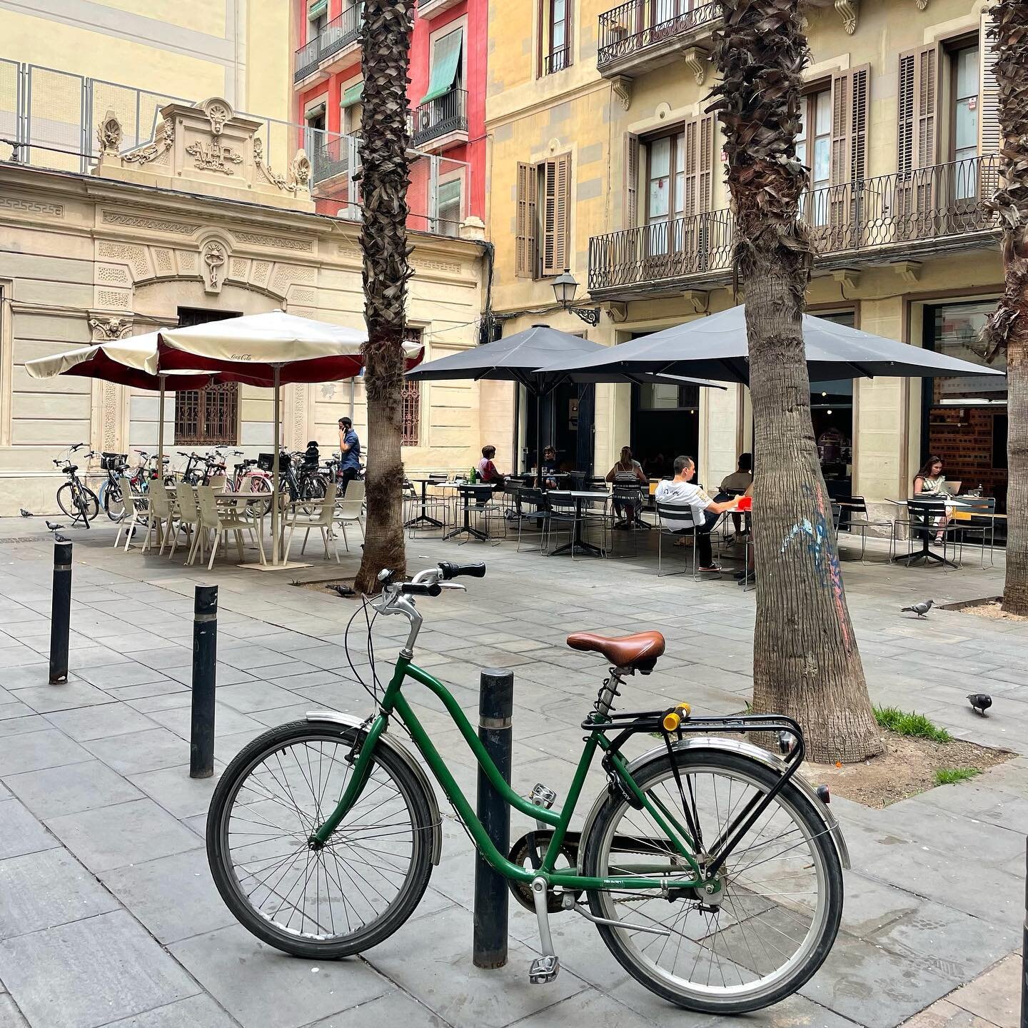 ⚡️ GREEN BIKES TIP ⚡️ 

The warmest months of the year have begun in Barcelona, and that means enjoying the sun at many caf&eacute;s all day long 😎

Fortunately, there are plenty of caf&eacute;s in this city with an outdoor terrace. One of them is @