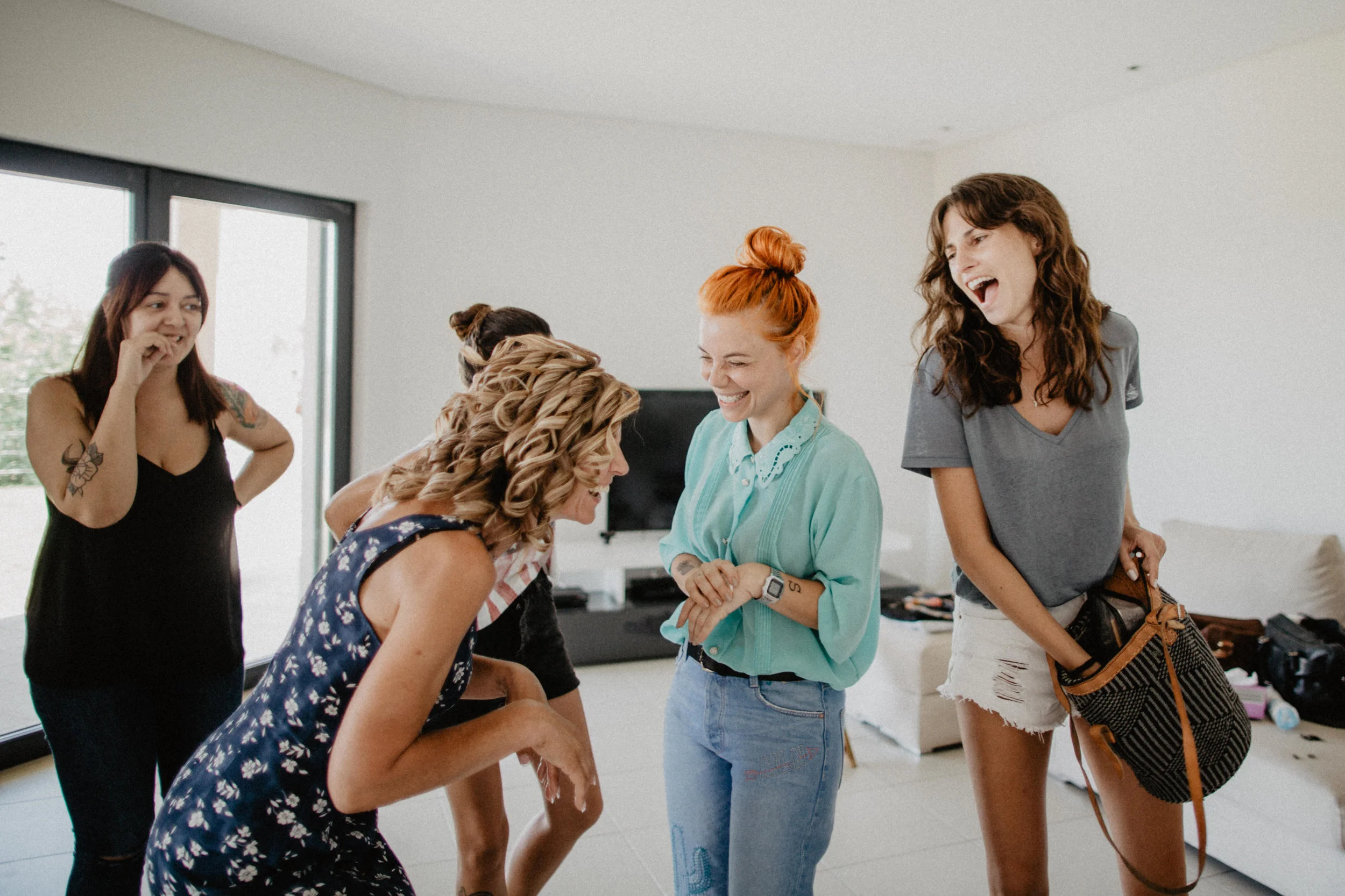 girls have fun wedding preparation