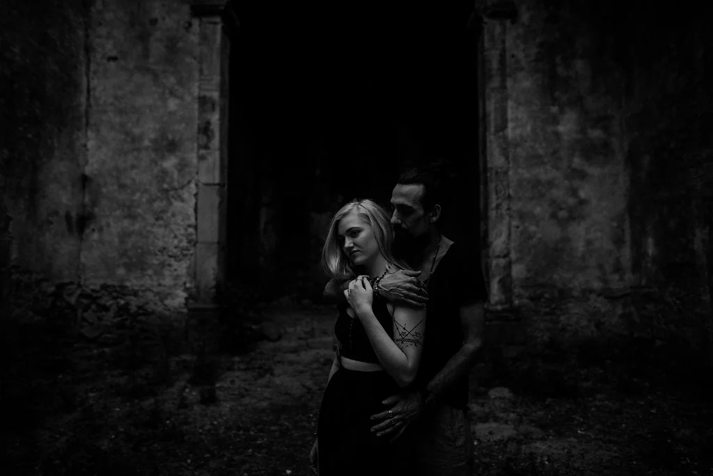 alternative couple at a pre-wedding photosessio