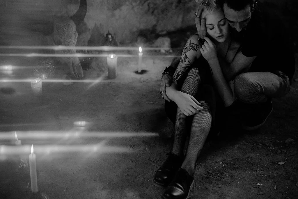 alternative couple at a intimate pre-wedding photosessio