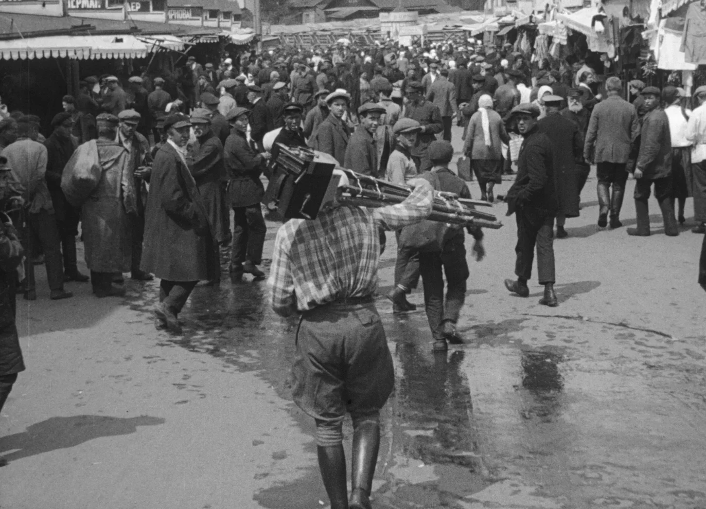 THE MAN WITH THE MOVIE CAMERA