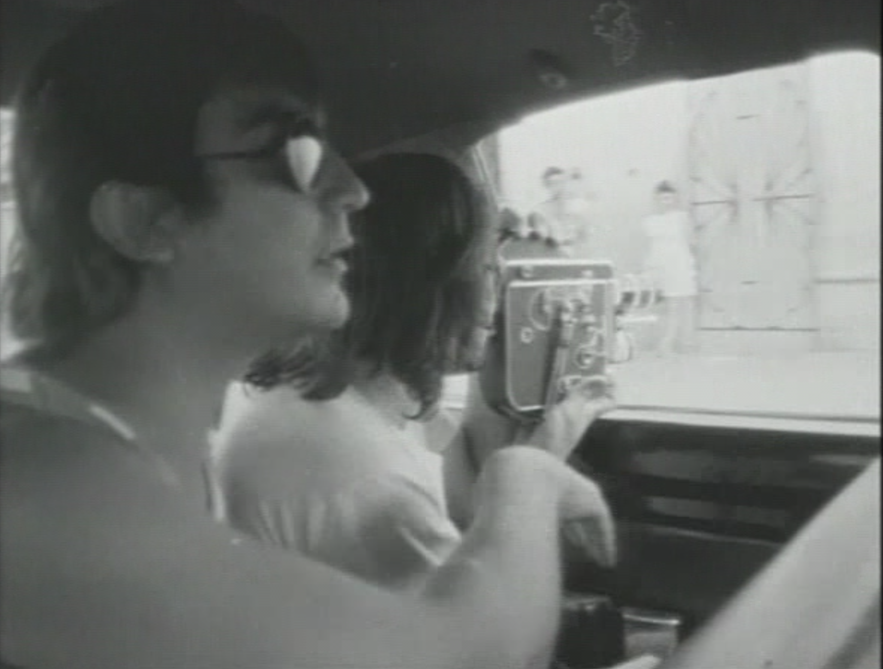 SEIZING PEOPLE: VAMPIRES OF POVERTY (AGARRANDO PUEBLO. LOS VAMPIROS DE LA MISERIA) (Luis Ospina & Carlos Mayolo, 1978)