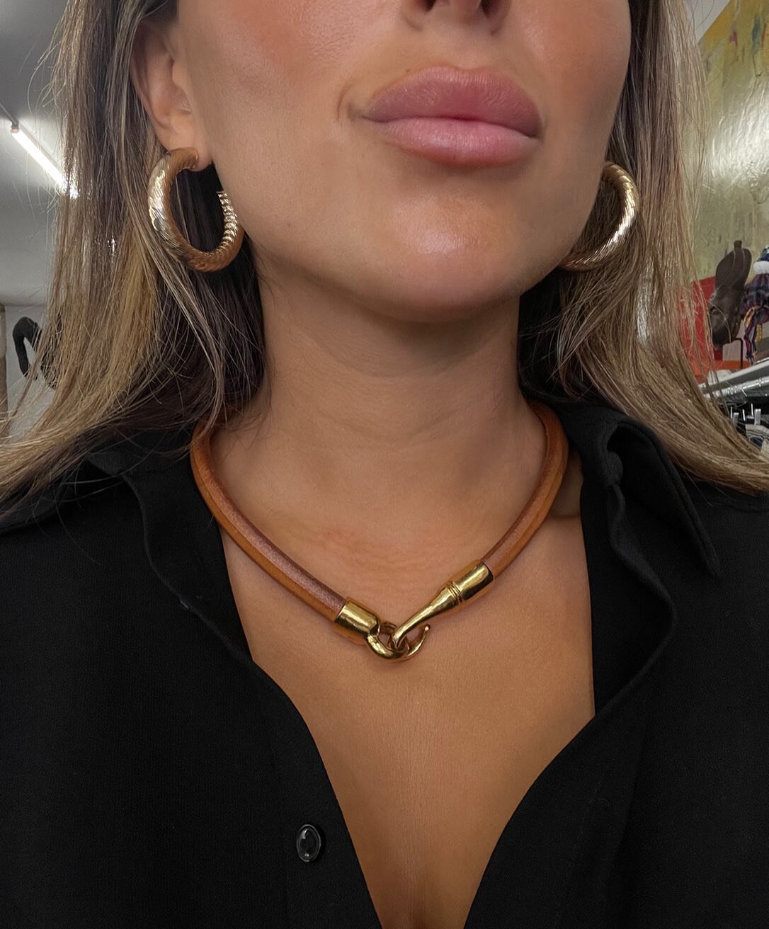Fabulous necklace made in leather and gold! Silver is also an option✨