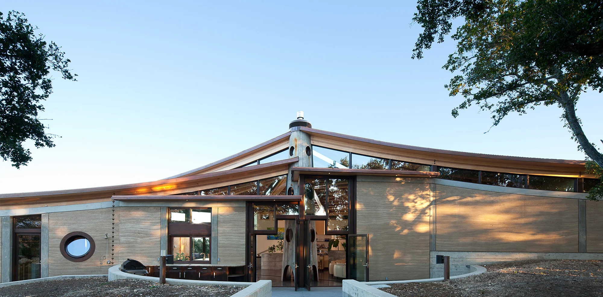 Rammed Earth House_01.jpg