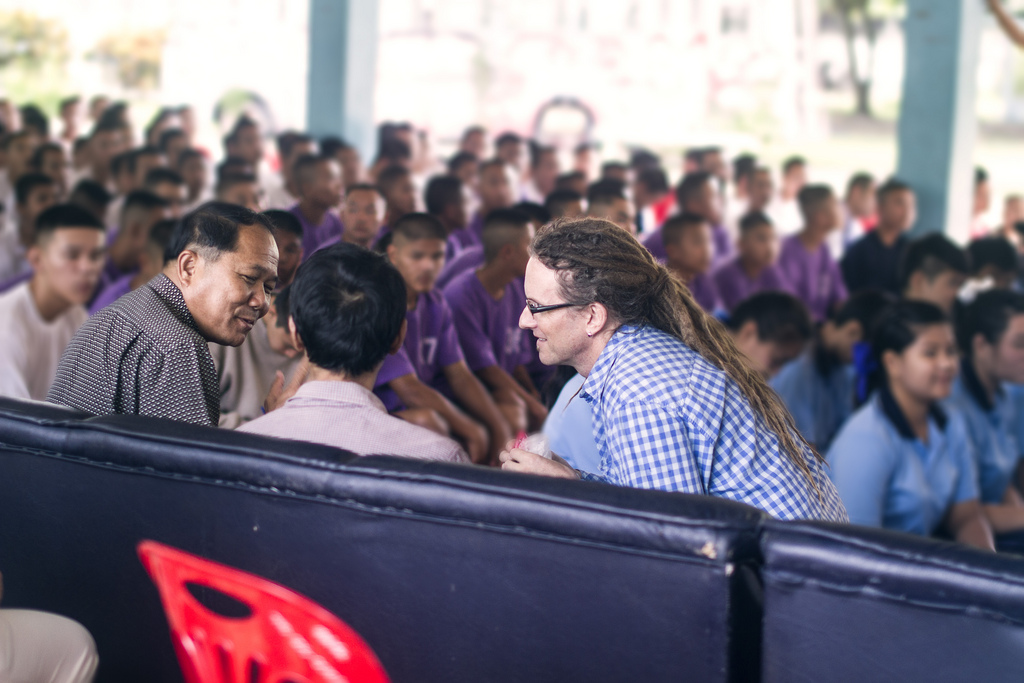 Kenneth Fleck (far right) and Pii Daan (centre) chat with the director of the Mae Rim Juvenile Correction Facility before presenting to teenagers there about relationships, decision-making and the biology of HIV.