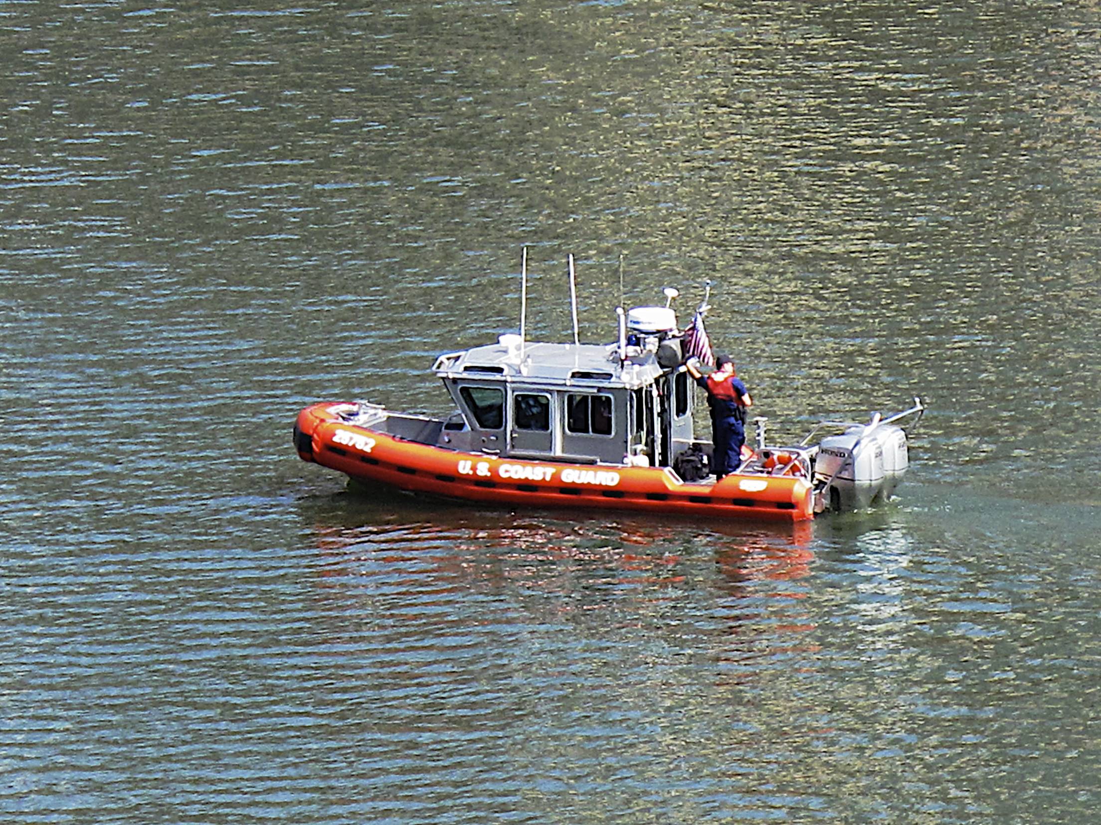 Pgh Boats: Coast Guard on the Monongahela