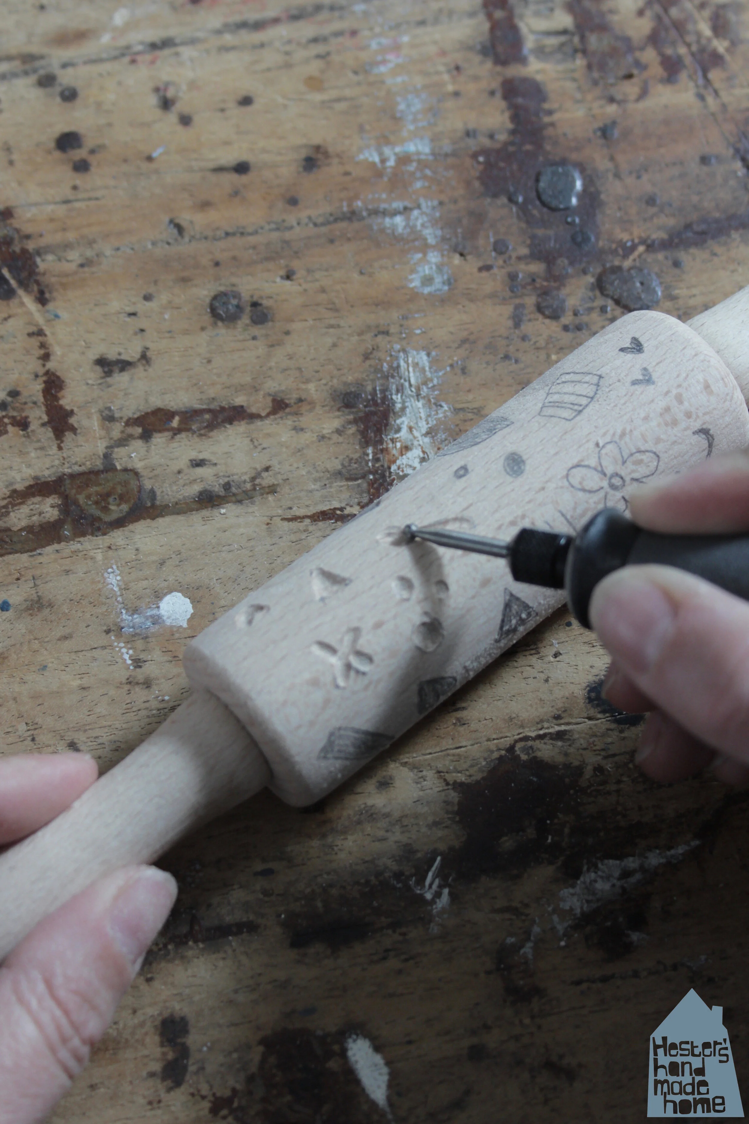 Engraved rolling pin DIY by www.hestershandmadehome.com