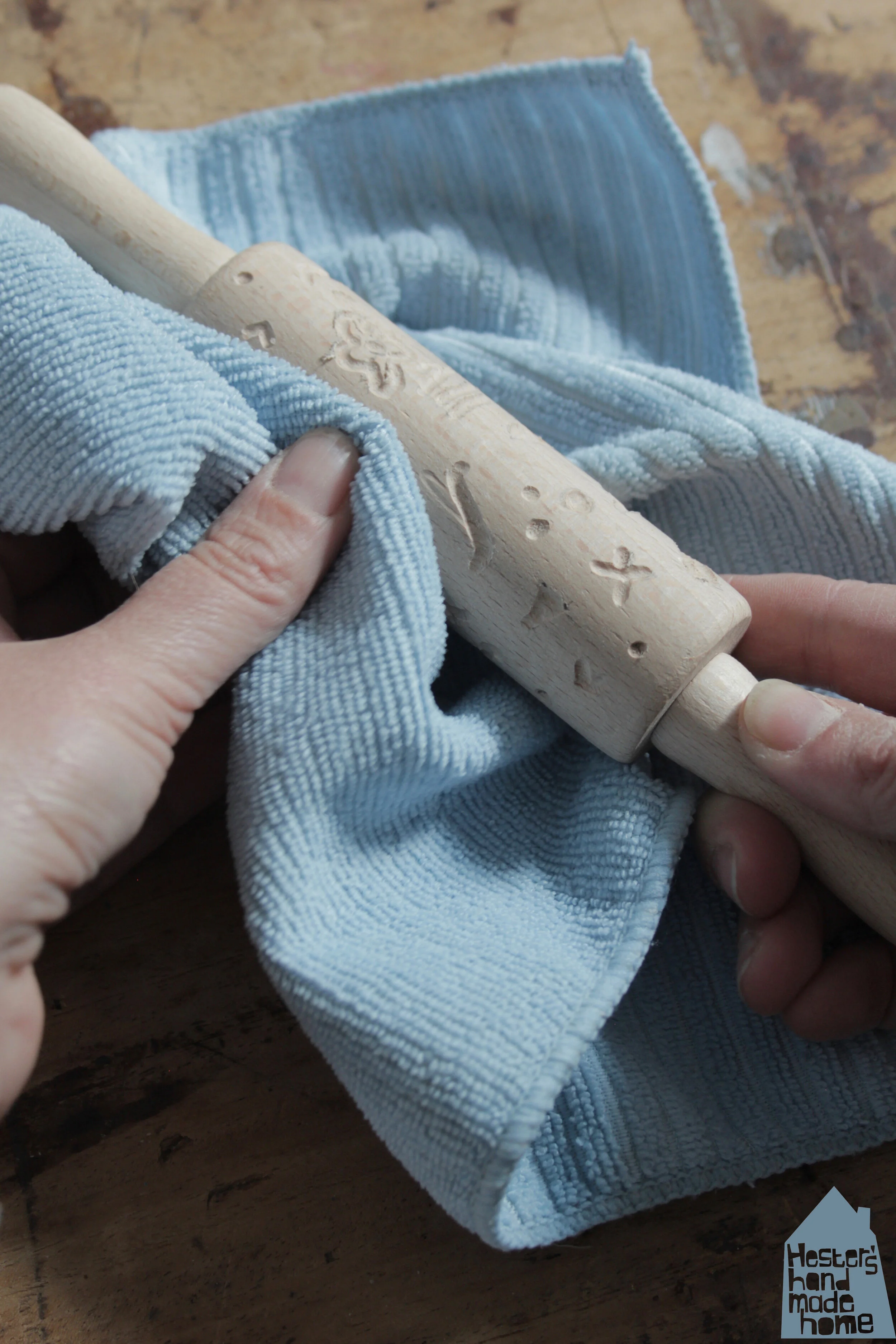Engraved rolling pin DIY by www.hestershandmadehome.com