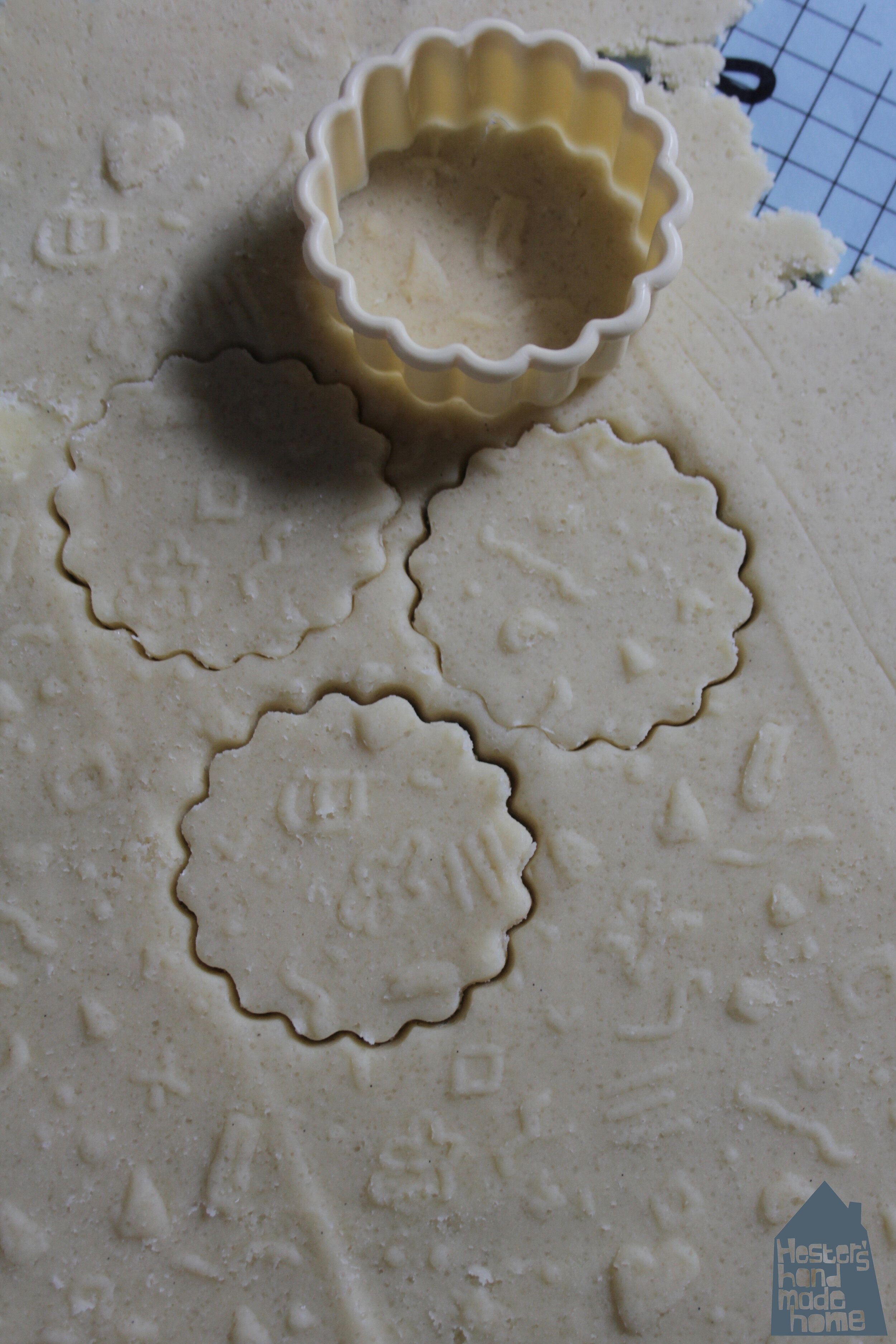 Engraved rolling pin DIY by www.hestershandmadehome.com