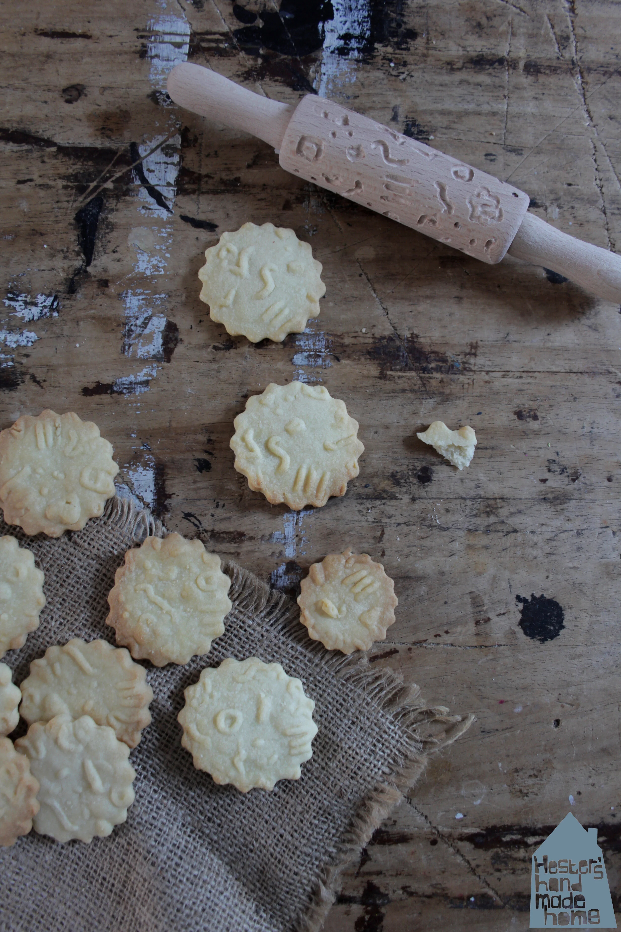 Engraved rolling pin DIY by www.hestershandmadehome.com