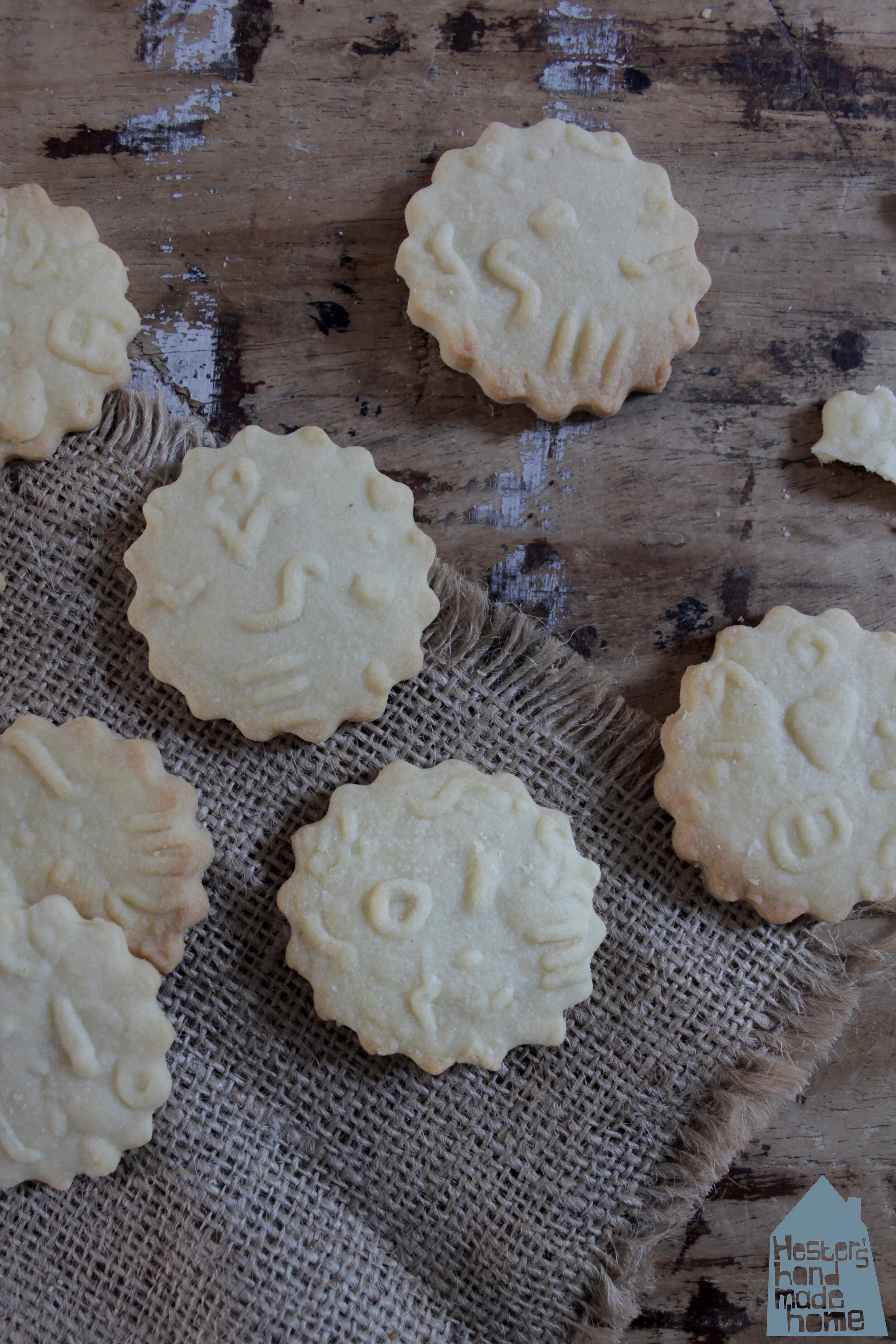 Engraved rolling pin DIY by www.hestershandmadehome.com