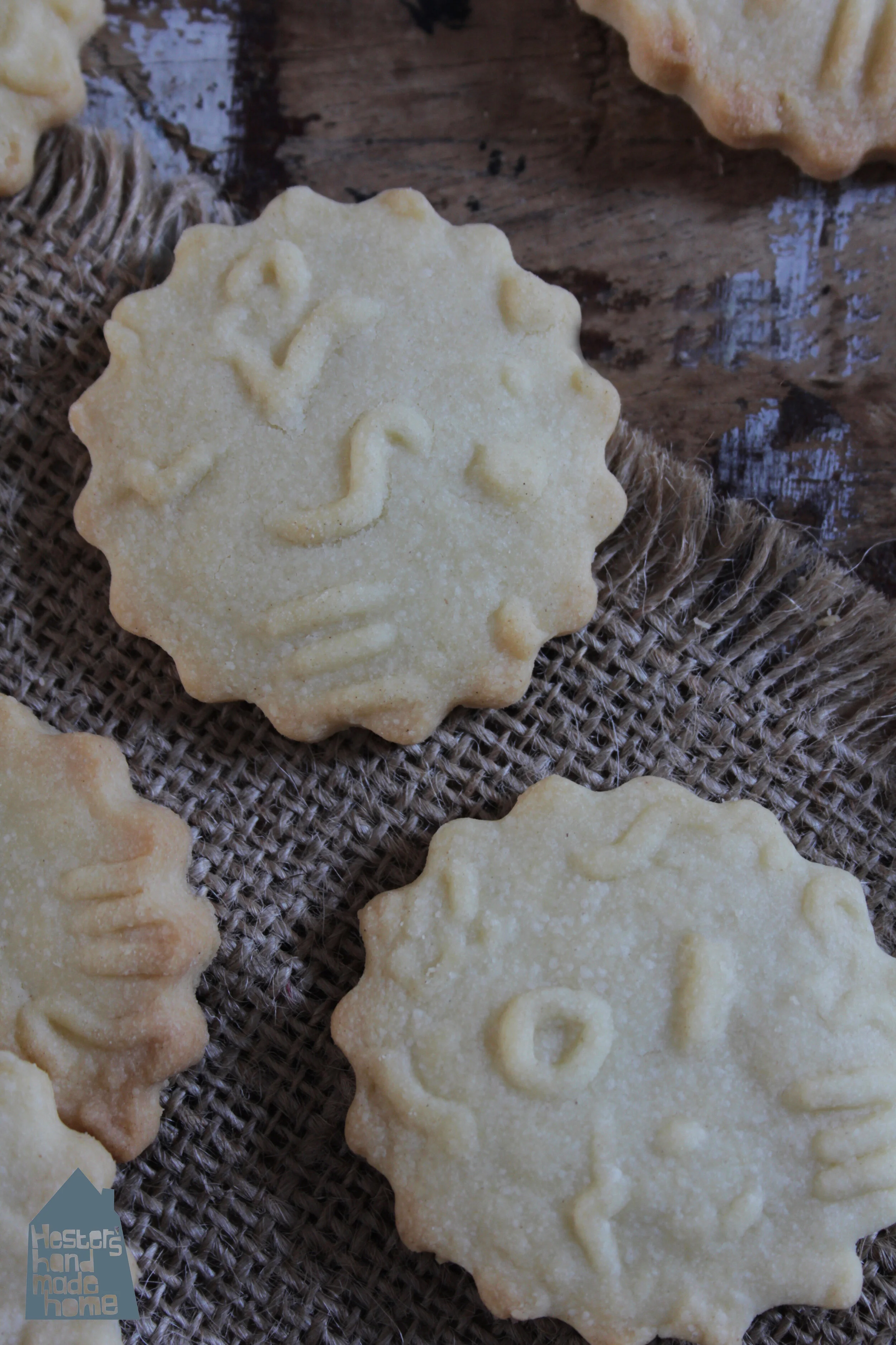 Engraved rolling pin DIY by www.hestershandmadehome.com