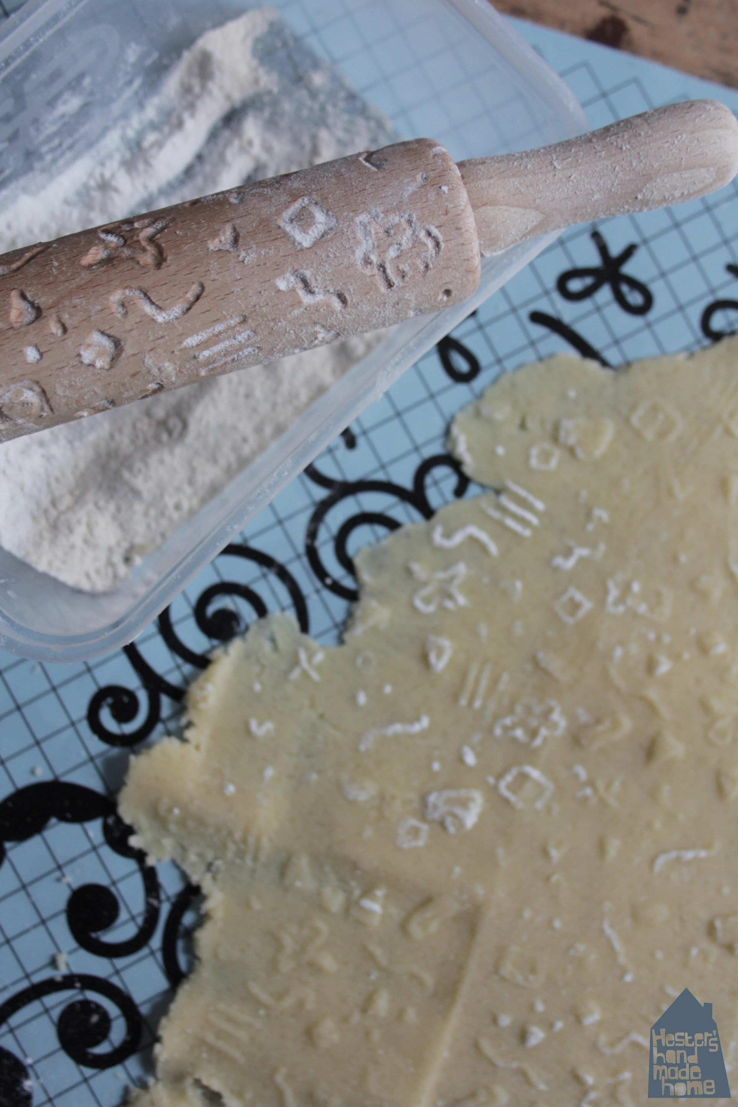 DIY engraved rolling pin tutorial by www.hestershandmadehome.com