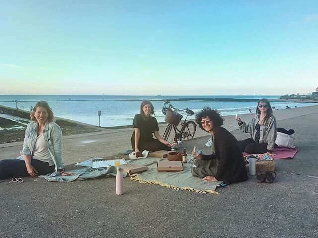 I finally had my bike fixed yesterday just in time to cycle to my pizza on the beach birthday party with friends Leila, @celia_by_the_sea and @zara.mckenzie . It was a truly wonderful social distance party! With @ralphsmargate pizza (Yes they deliver