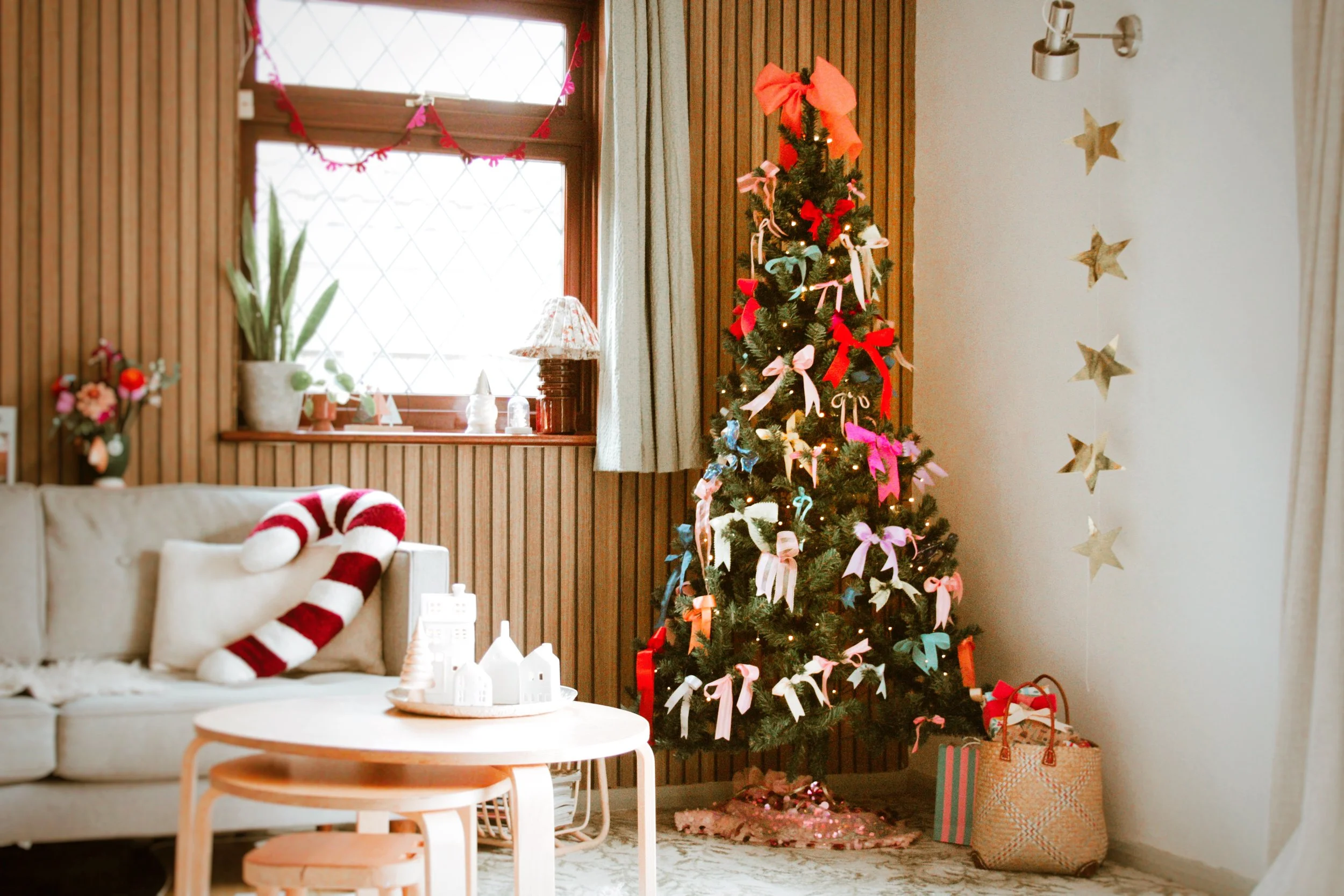 Retro Bow Christmas Tree