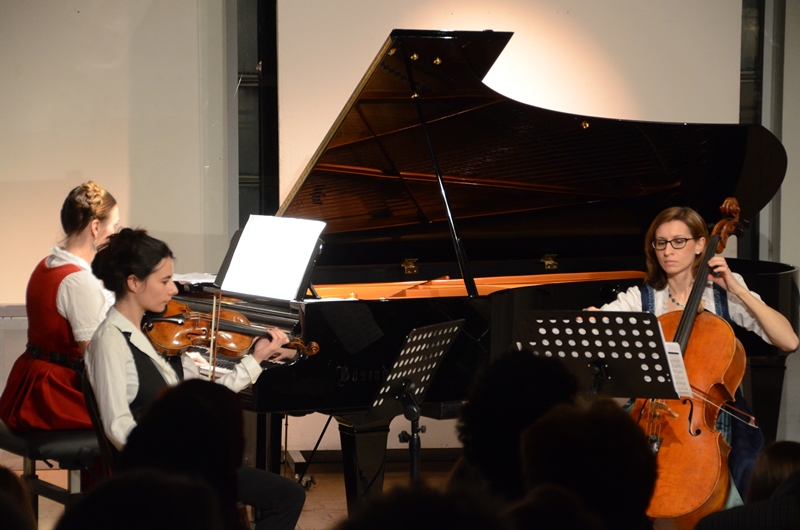 Chanda VanderHart, Louise Chisson and Mara Kronick performing