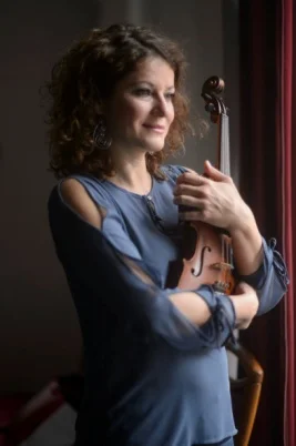 Eszter Augusztinovicz, Violin