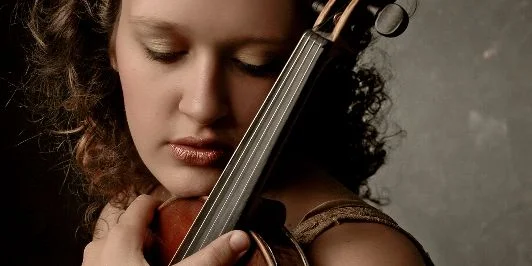 Melodi Kayis, Violin