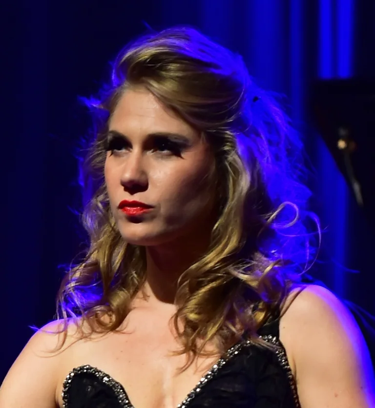 Melanie Long, Mezzo-soprano
