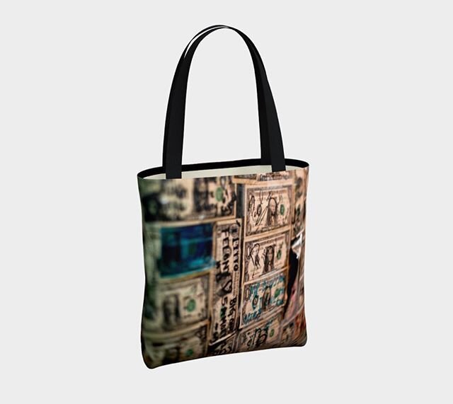 |NYC CHINATOWN WALLPAPER TOTE|⠀
Just when you weren&rsquo;t sure that we had the product for all your abundance-manifesting desires, me made sure your bag was lined with cash. Flaunt it baby!⠀
⠀
#coldhardcash #richbitch #moneymoneymoney #nyc #chinato