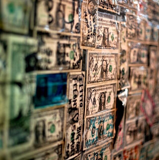 Oh shit. Is that cold hard cash? As wallpaper? You bet your bottom dollar 😛🤑⠀
⠀
#money #makestheworldgoaround #cash #chinatown #nyc #photography #vanityfirephoto #vanityfire #travel #atxphotographer #travelgram #wanderlust #travelphotography #trave