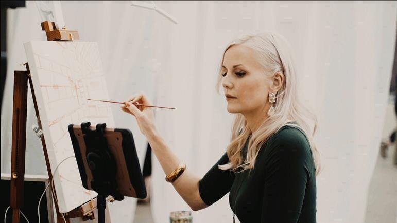 Thank you to @moeinh for this lovely action shot from @sellysal and @taranveerm &lsquo;s stellar wedding.
 
#livepainting #weddingpainter #weddingpainting #eventpainting #yegarts