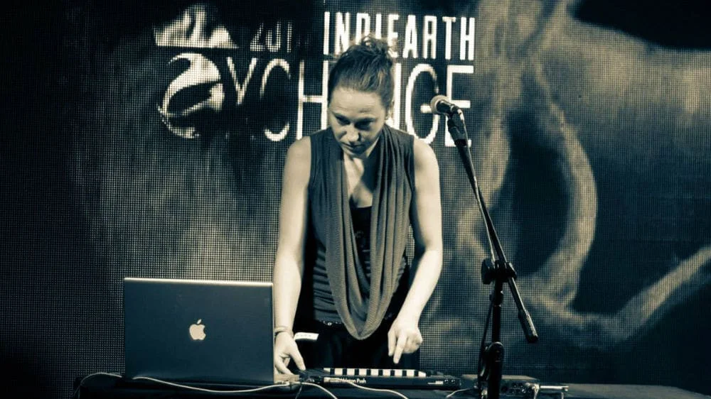madeleine-bloom-live-indiearth-xchange.jpg