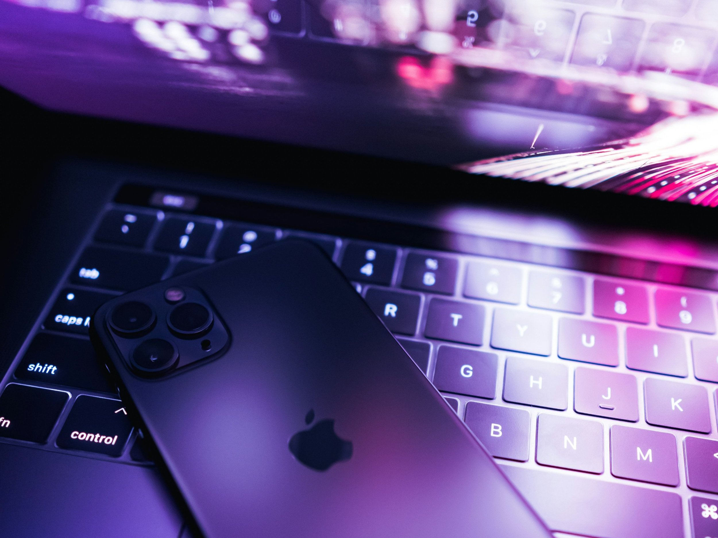 Music Marketing Monday: A Musician's Guide to Connecting Through Conversation with Text-Based Engagement