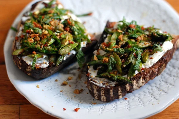 Asparagus Toasts with Pistachios and Mint