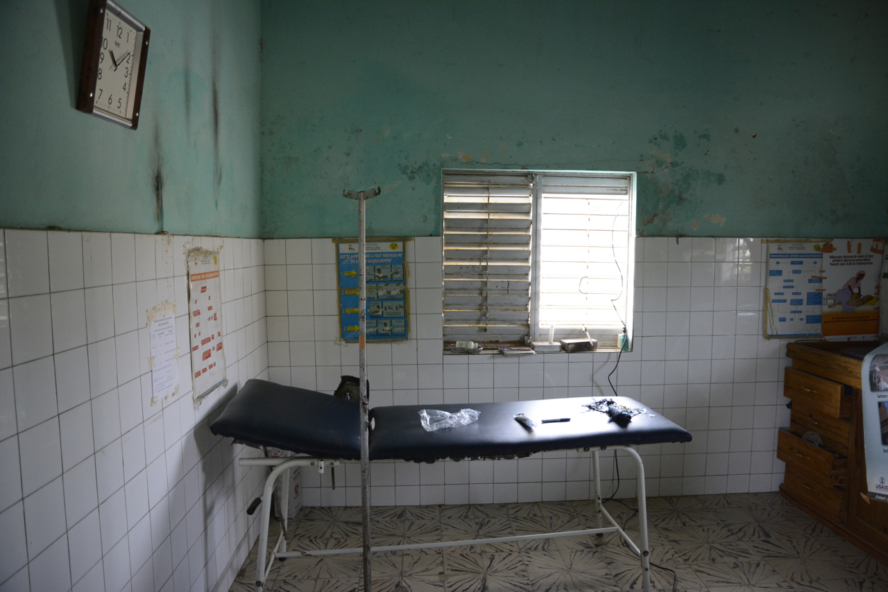 Poste de Sante Dediender delivery room.