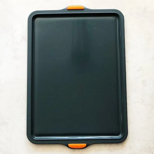 Silicone baking tray