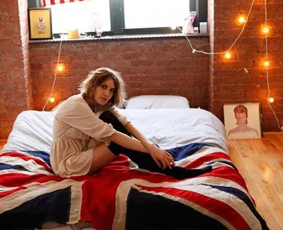 alexa-chung-british-flag-beadspread.jpg