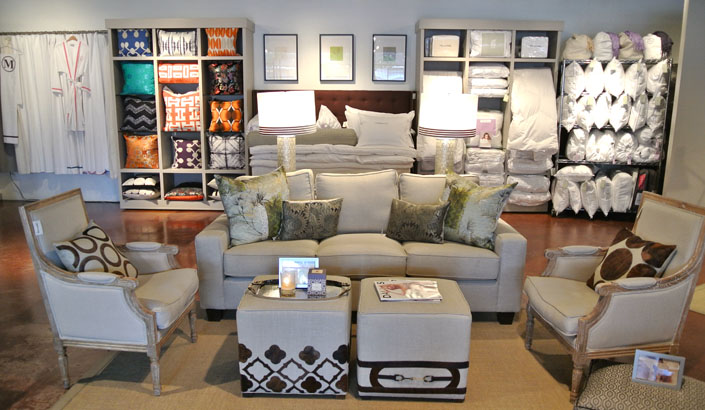 Peacock Alley: Lights, Camera... Hide.