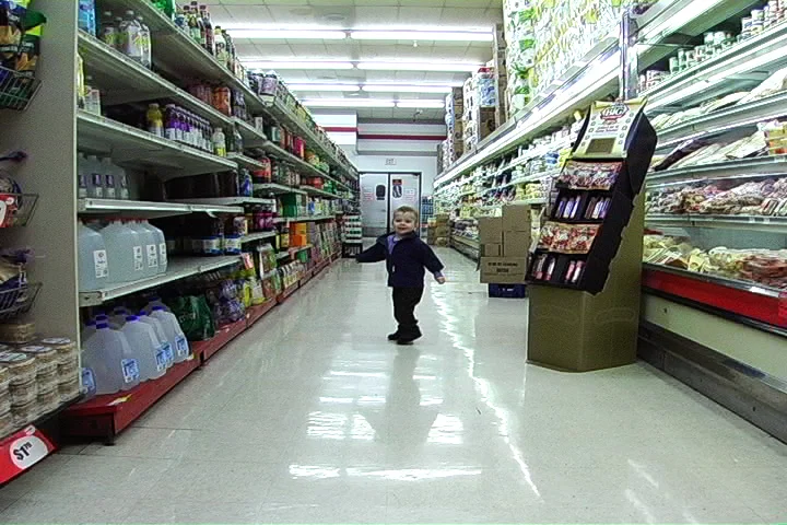 distance_supermarket_still_01.jpg