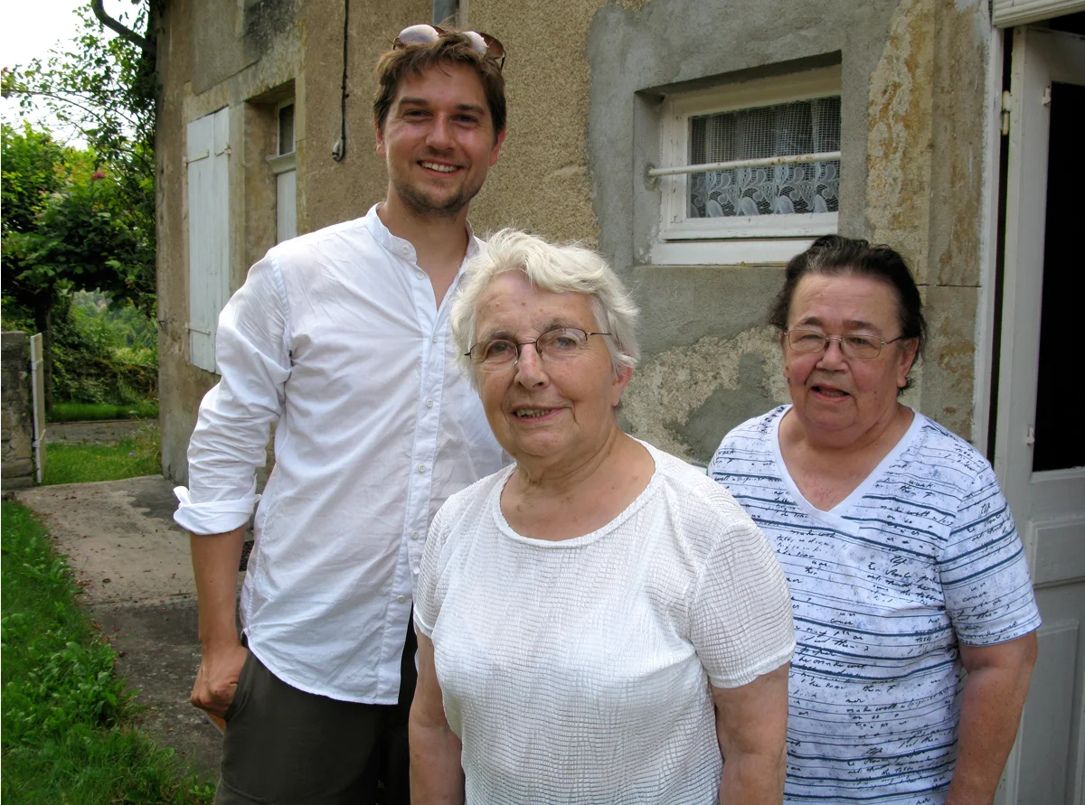 James meeting the villagers of James, France