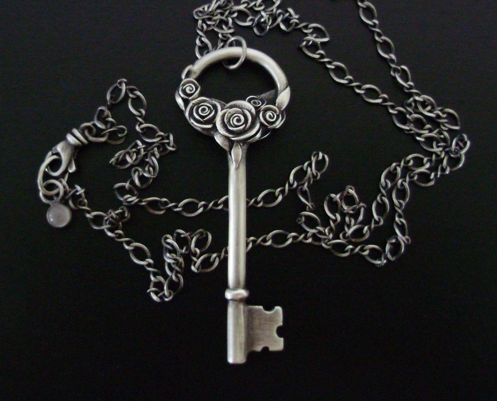  Rose Skeleton Key Necklace. 