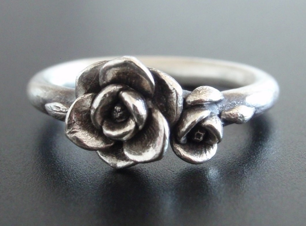  Magnolia Ring in Sterling Silver. 